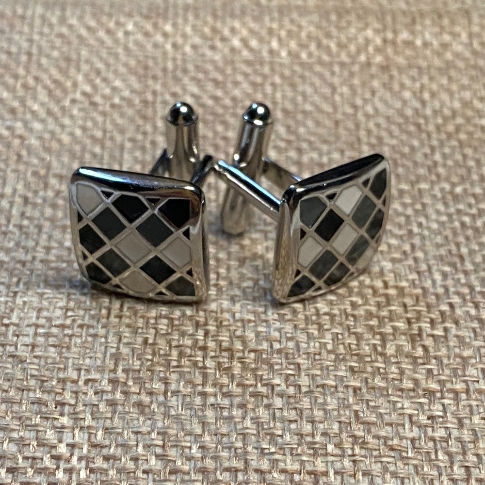 3📚/$25 Silver Tone Cufflinks With Diamond Lattice Pattern